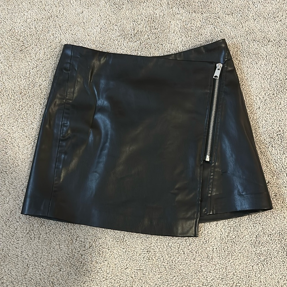 Zara Black Mini Skirt with Zipper Detail